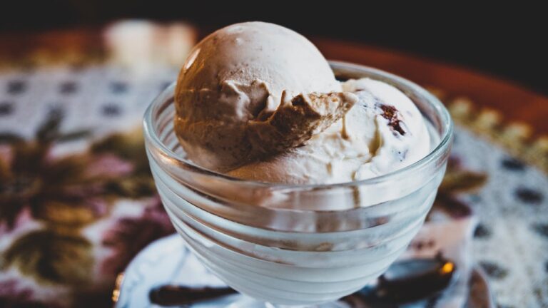 La scienza del gelato: viaggio tra chimica e fisica del dessert più amato